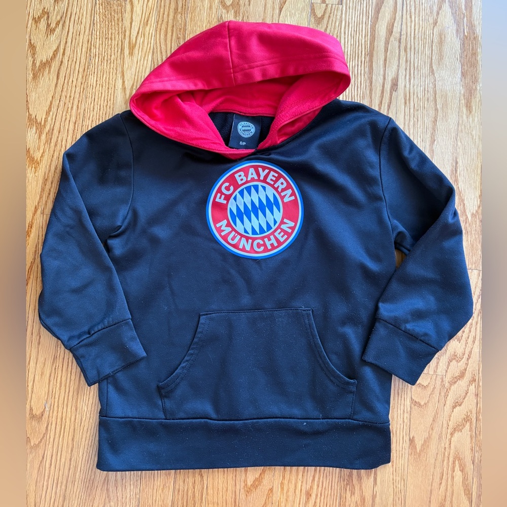 FC BAYERN MUNCHEN Official Merchandise Boys Size Small